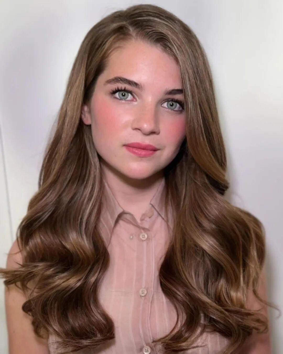 《小谢尔顿》Raegan Revord 官宣自己是非二元性别封面图