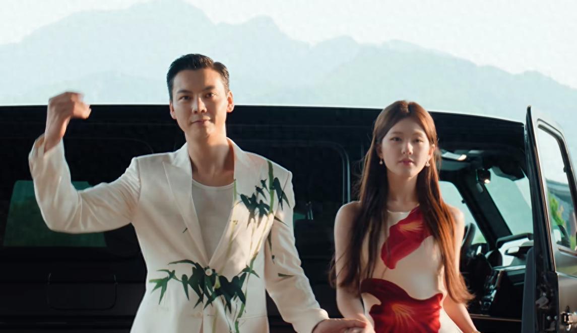 当“苦瓜脸”混进于和伟新剧，撞上天然脸演员，简直是降维打击封面图