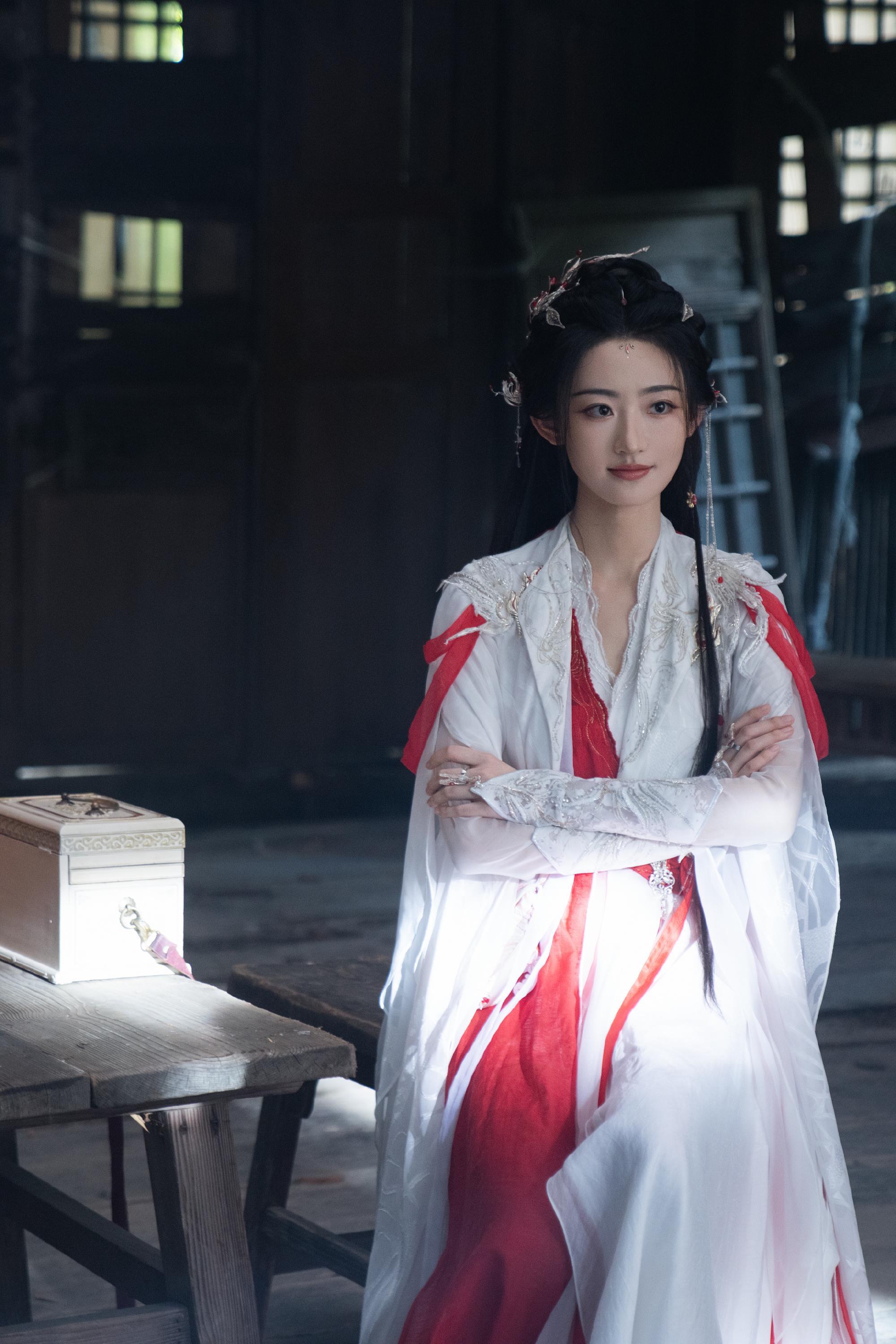 《暗河传》中的白鹤淮让人眼前一亮，杨雨潼颜值与气质绝了！封面图