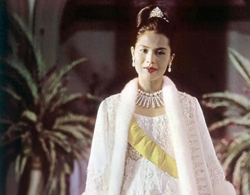 93岁诗丽吉被独宠一生，可三个女儿有两个下嫁被弃，一个70岁未婚封面图