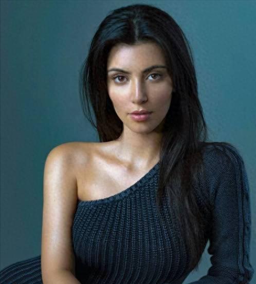 金姐新剧翻车？影评人集体打0分！播放量却暴冲2800 万，越骂越火封面图