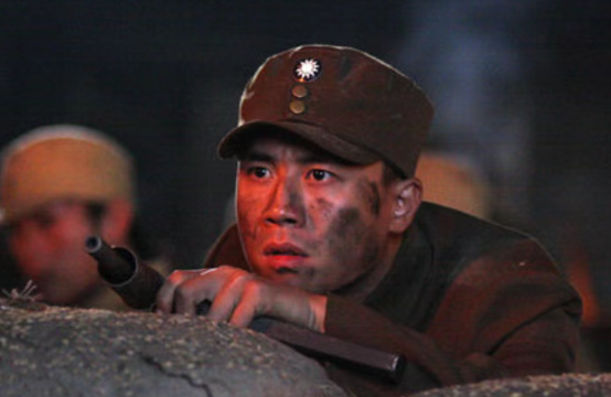 央八首播！42集谍战大剧，喋血特务潜伏英雄，实力派齐聚封面图