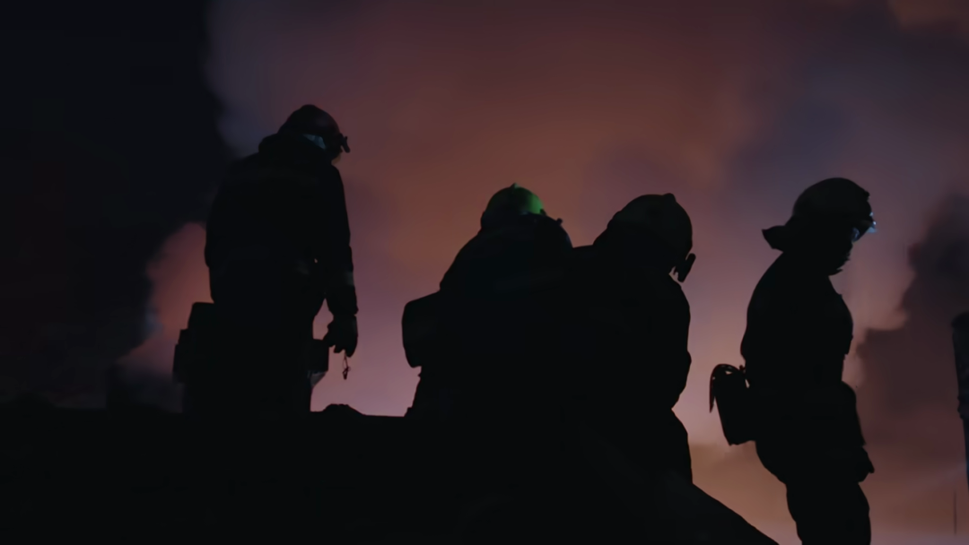 豆瓣狂飙9.2！香港大埔火灾后，这部0差评国产神作，扒开了无人敢拍的真相封面图