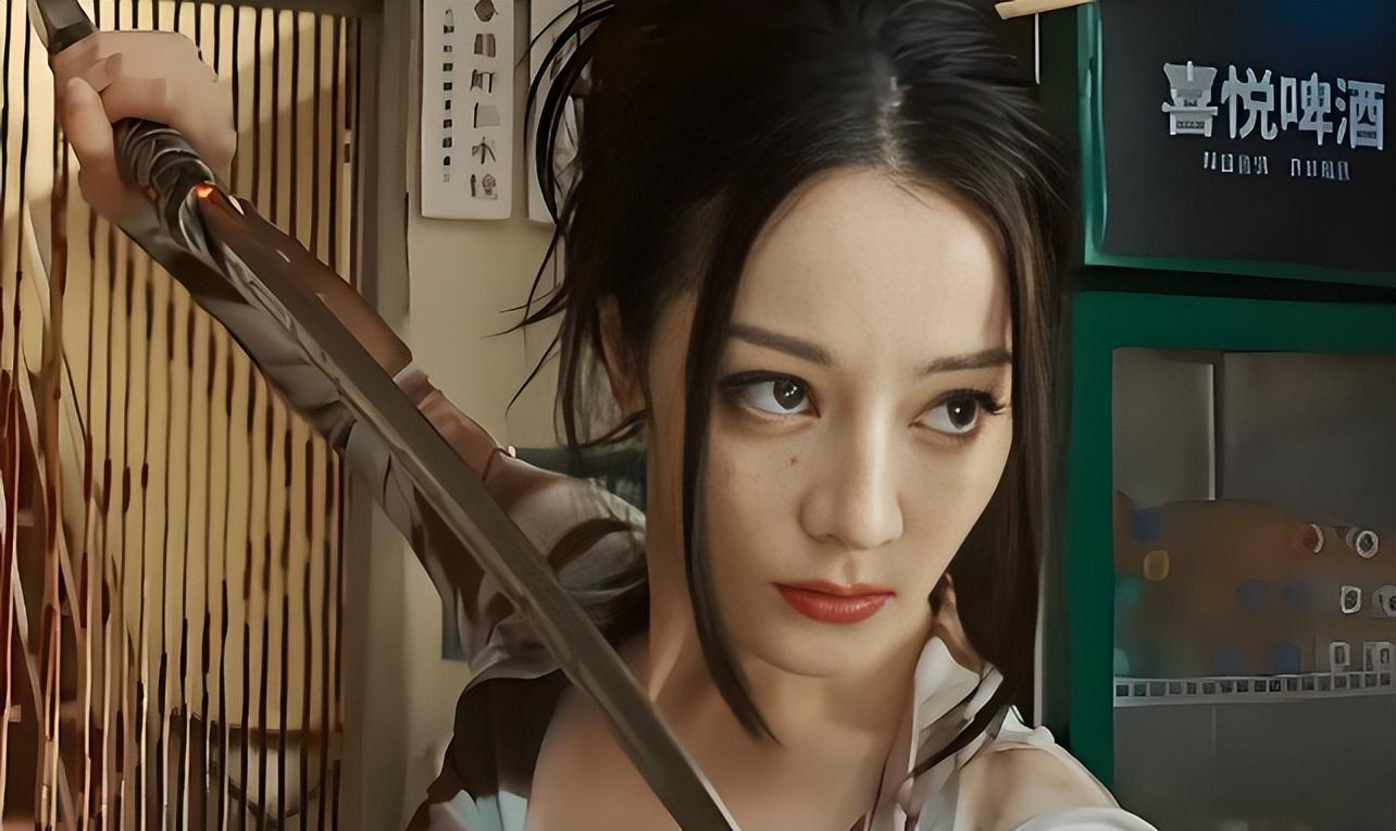 仅4集拿下16000热度，5星刷屏，《毒舌家庭》重现国产喜剧巅峰？封面图