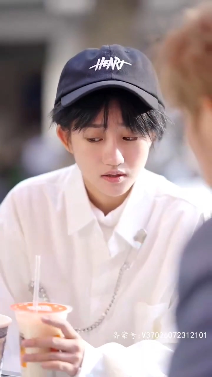 女扮男靠近云端的你封面图